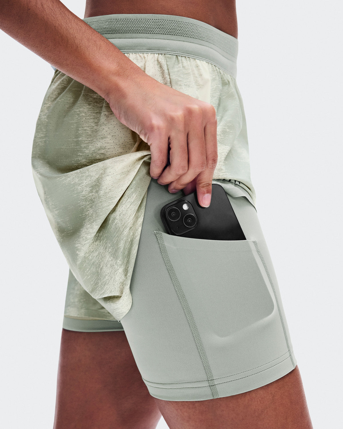 Women's Performance Shorts Terra Seedling | Tin - US 1111