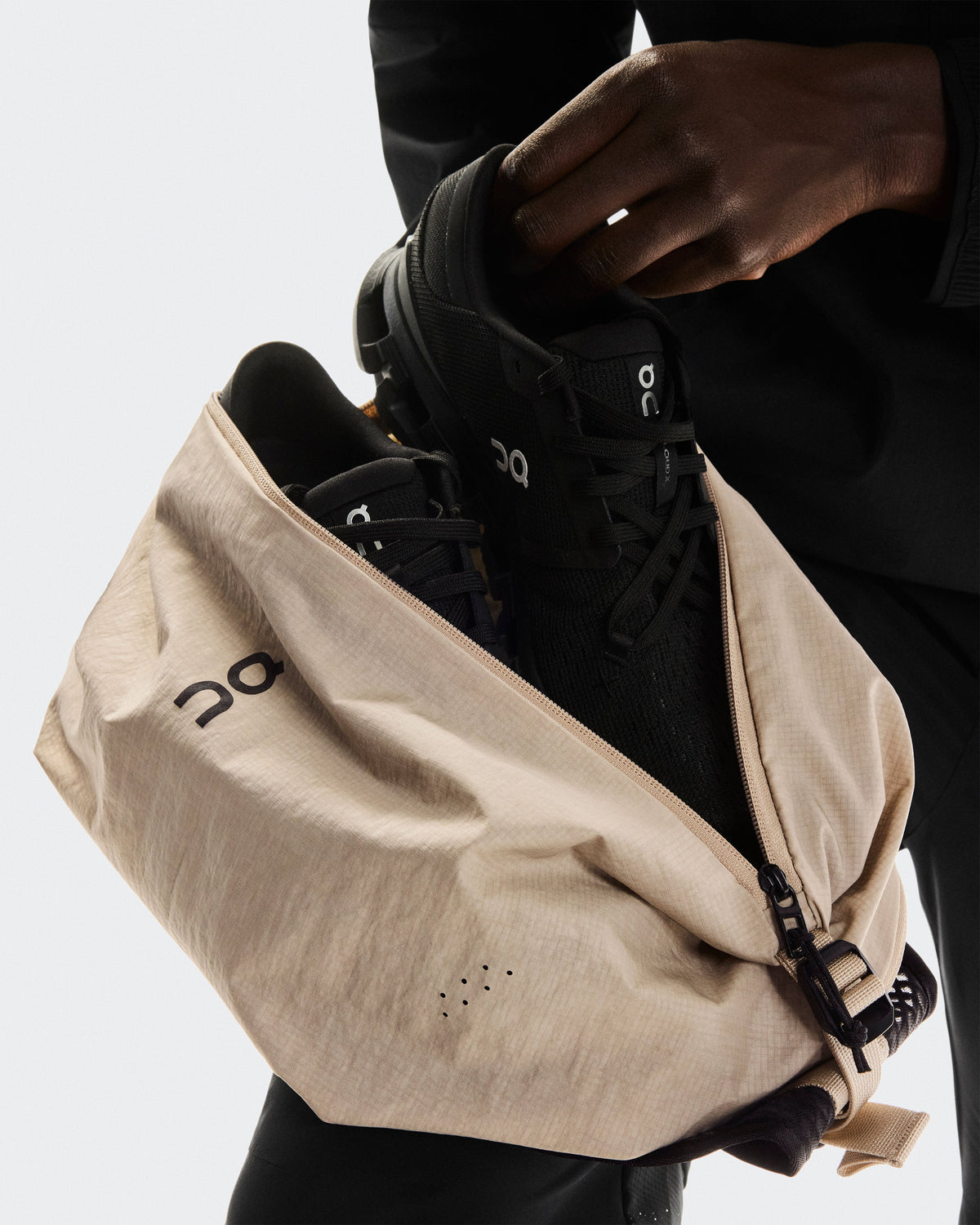 Sling Pack 9L Sand | Black - US 6871