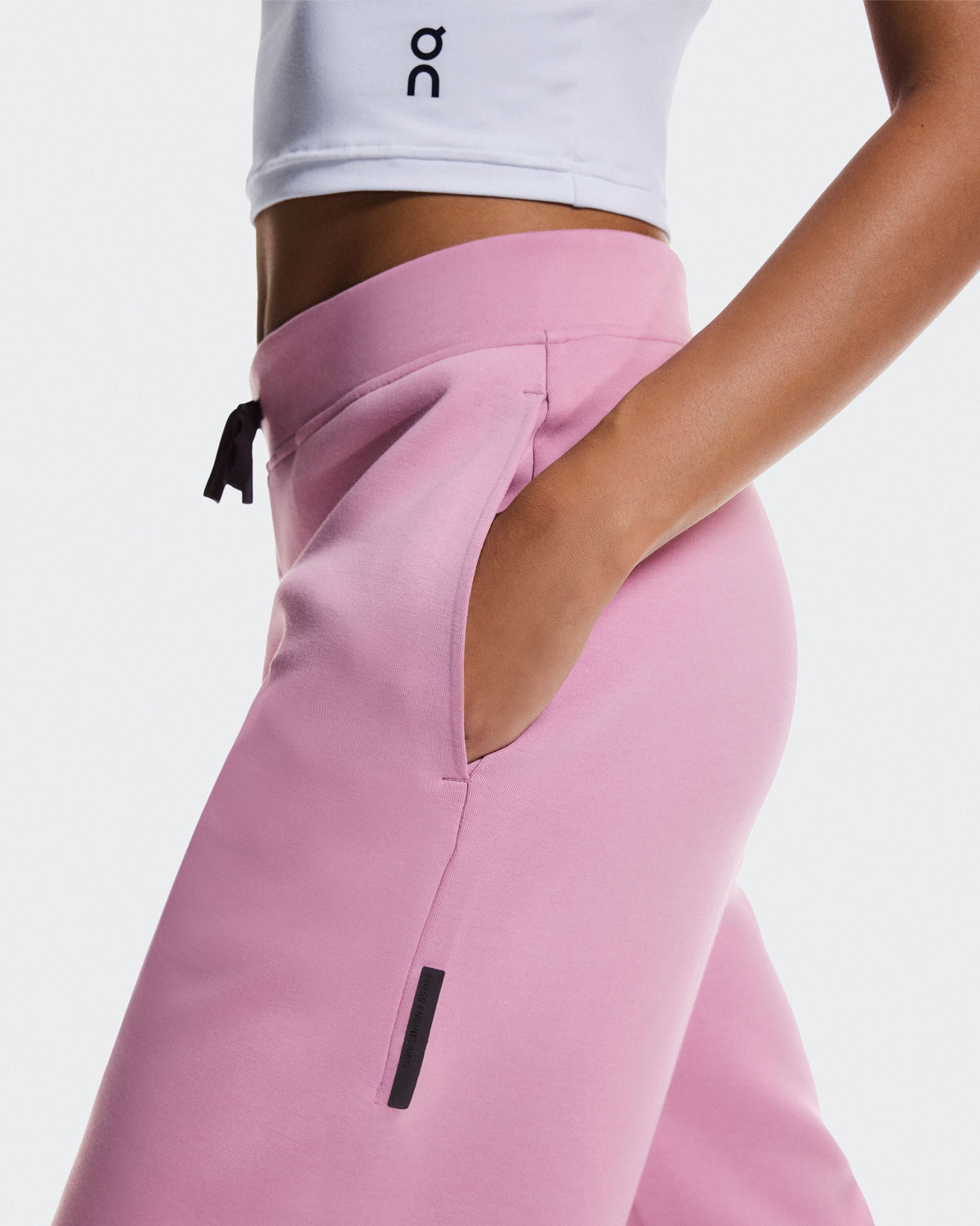 Women's Focus Tech Sweatpants Sakura - US 4700